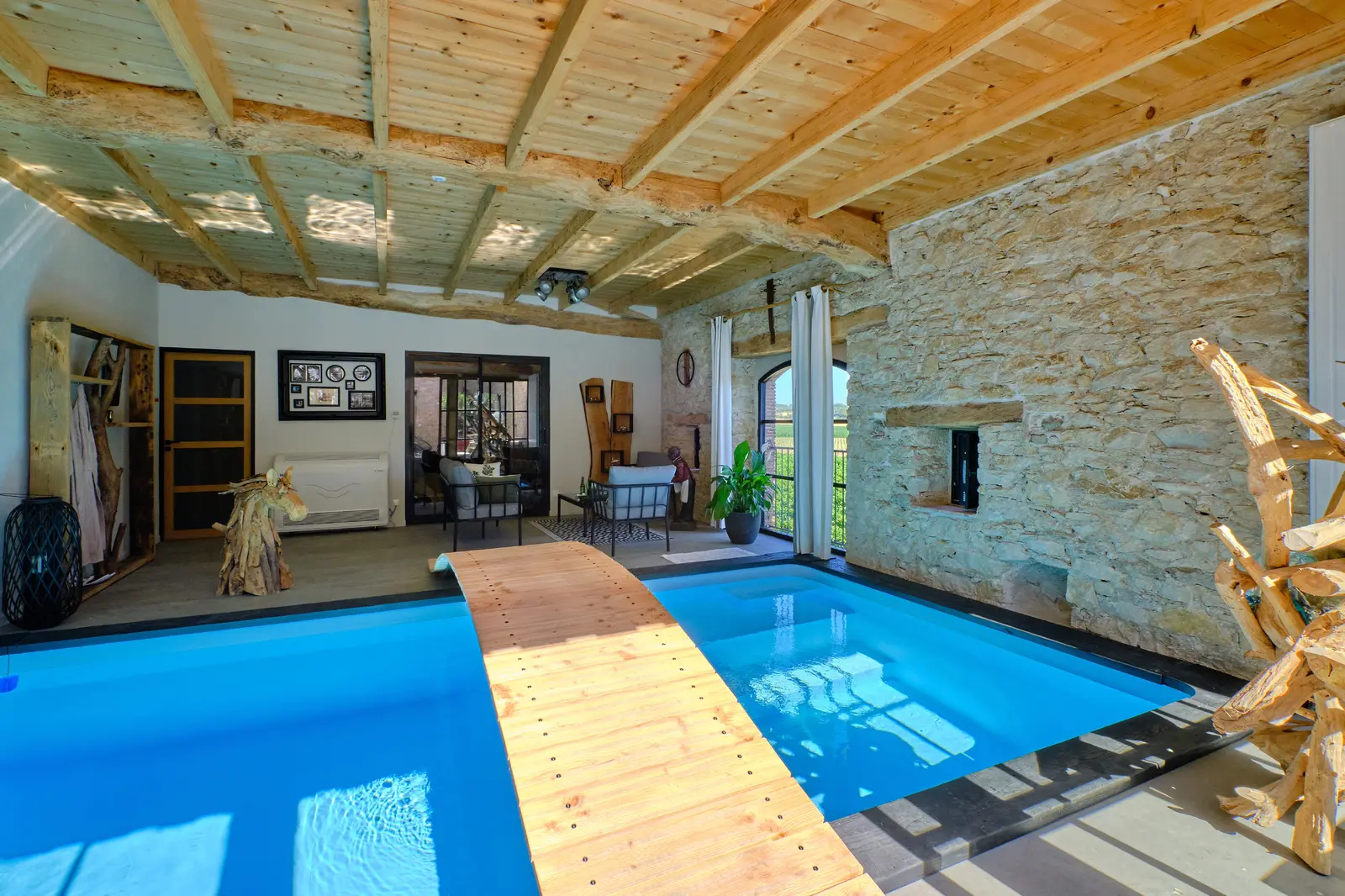 Gîte avec piscine intérieure chauffée, spa privatif et jacuzzi près de Carcassonne - photo principale